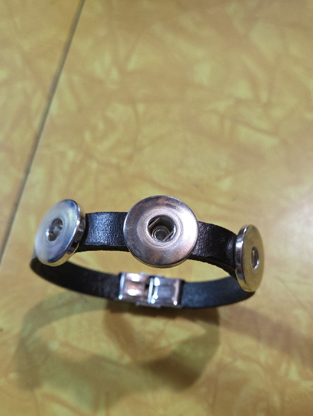 #G Black Leather Snap Bracelet with Silver-Tone Discs 18mm